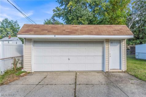 755 E 249th Street Euclid OH 44123
