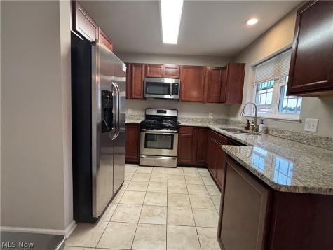 1927 E 86th Street Cleveland OH 44106