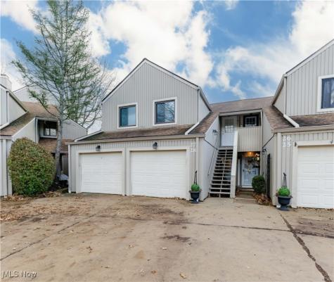 27 Landings Way Avon Lake OH 44012