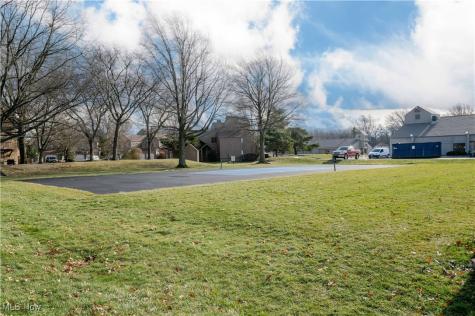 27 Landings Way Avon Lake OH 44012