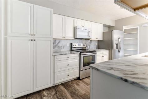 27 Landings Way Avon Lake OH 44012