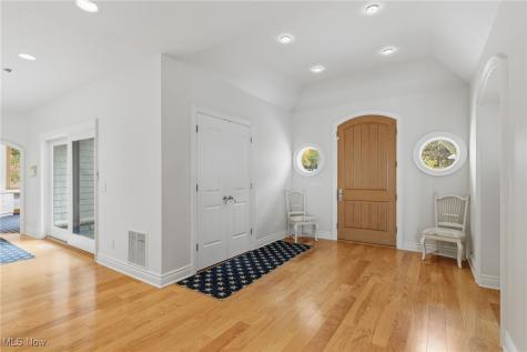 28838 Lake Road Bay Village OH 44140