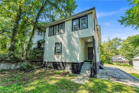 712 Roselle Avenue Akron OH 44307