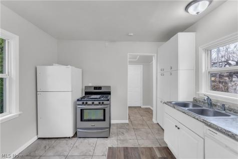 14131 Berwyn Avenue Cleveland OH 44111