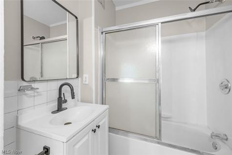 1695 Glenmont Road Cleveland Heights OH 44118