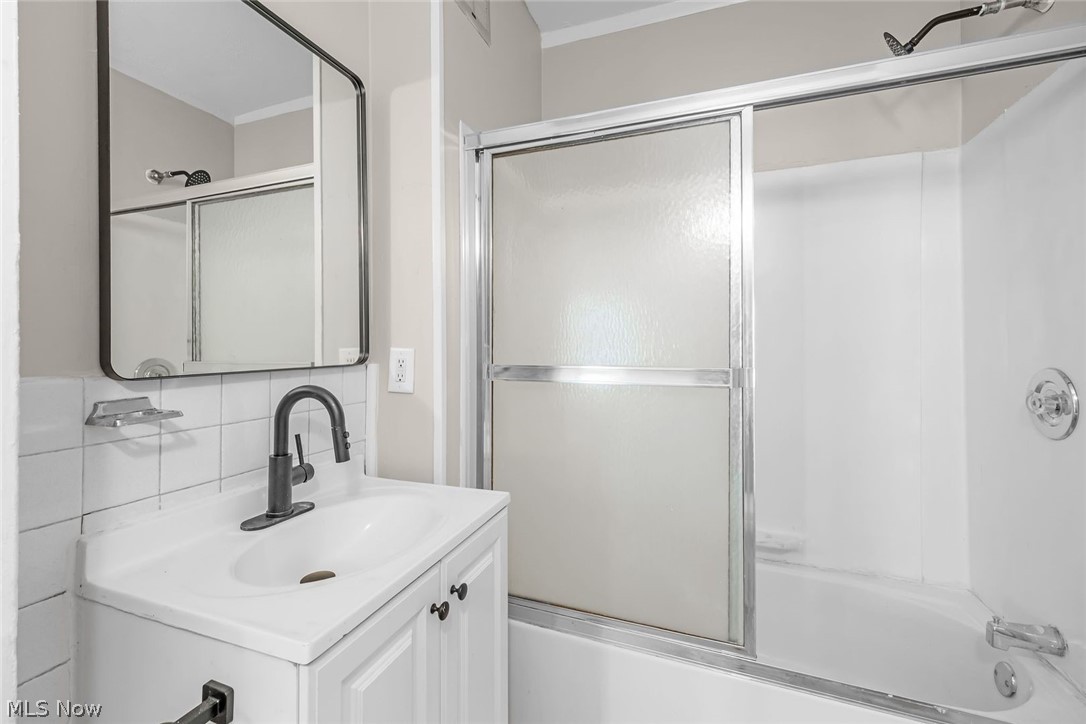 1695 Glenmont Road Cleveland Heights OH 44118