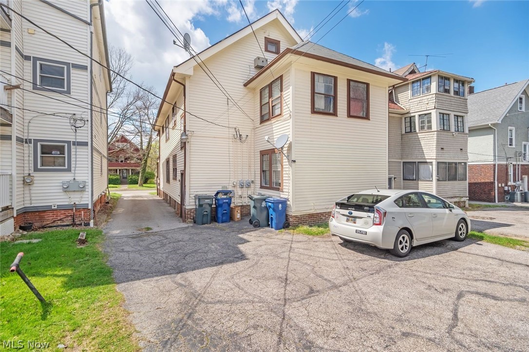 1695 Glenmont Road Cleveland Heights OH 44118