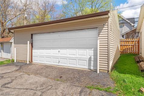 1695 Glenmont Road Cleveland Heights OH 44118