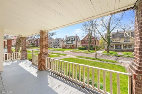 1695 Glenmont Road Cleveland Heights OH 44118