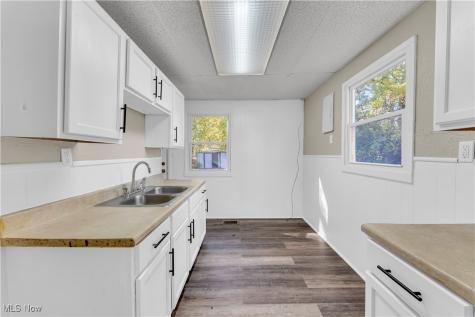 4428 E 142nd Street Cleveland OH 44128