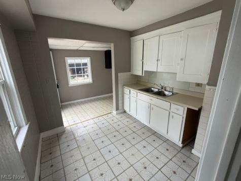 9615 Cardwell Avenue Cleveland OH 44105