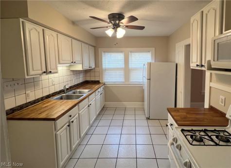 2173 Brown Lakewood OH 44107