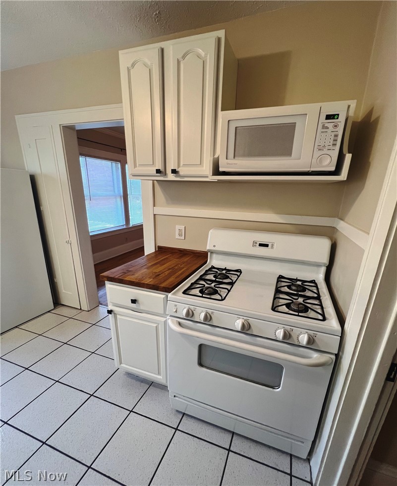 2173 Brown Lakewood OH 44107