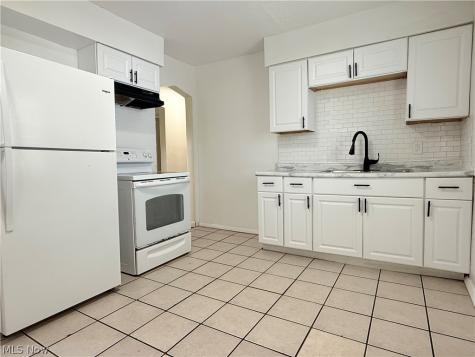 18505 Raymond Street Maple Heights OH 44137