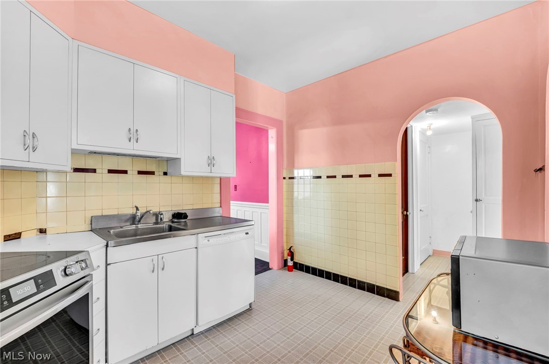 17938 Rosecliff Road Cleveland OH 44119
