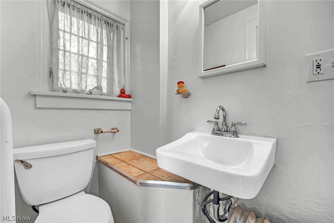 17938 Rosecliff Road Cleveland OH 44119