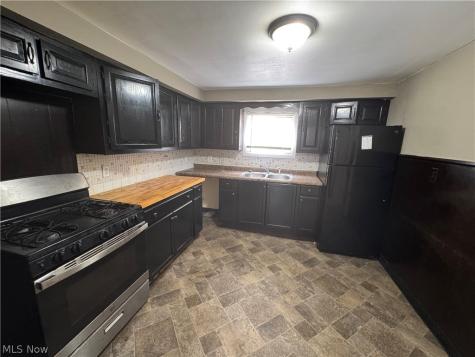 2982 Martin Luther King Jr Drive Cleveland OH 44104