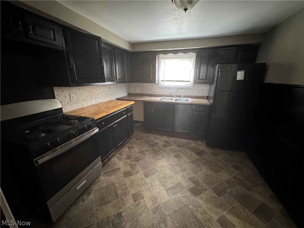 2982 Martin Luther King Jr Drive Cleveland OH 44104