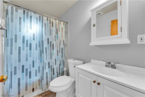 15701 Leigh Ellen Avenue Cleveland OH 44135