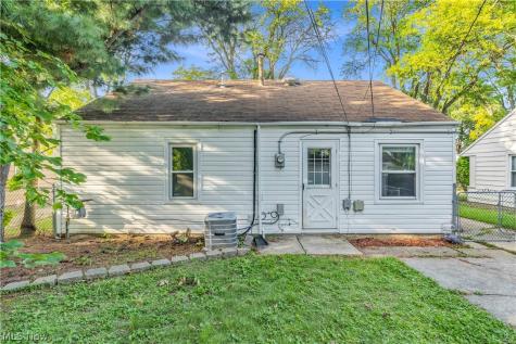 15701 Leigh Ellen Avenue Cleveland OH 44135