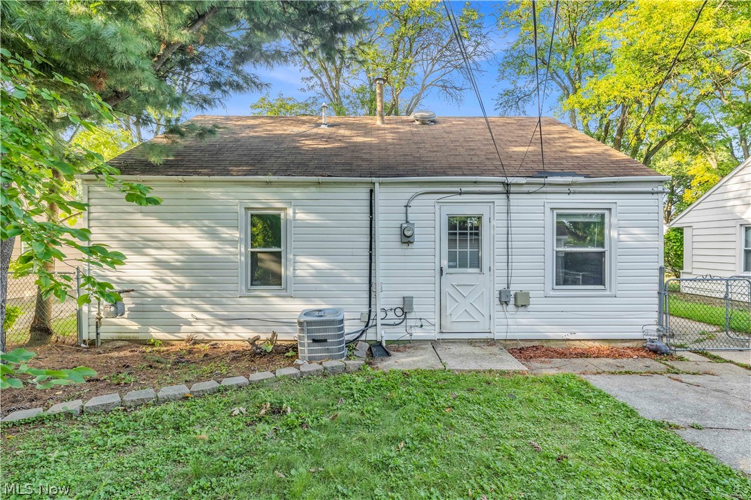 15701 Leigh Ellen Avenue Cleveland OH 44135