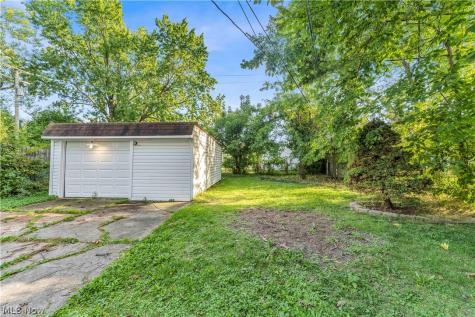 15701 Leigh Ellen Avenue Cleveland OH 44135