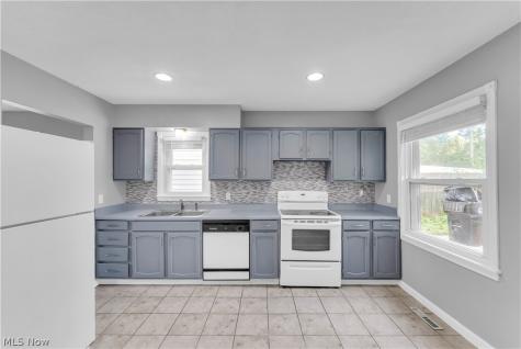 15701 Leigh Ellen Avenue Cleveland OH 44135