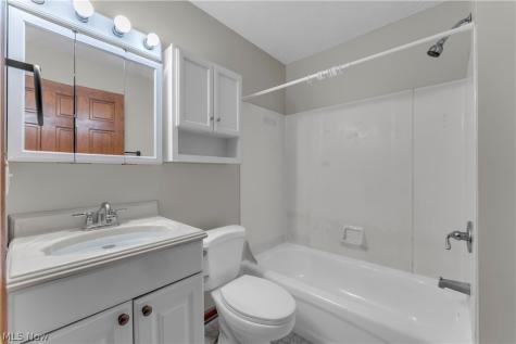 1460 E 204th Street Euclid OH 44117