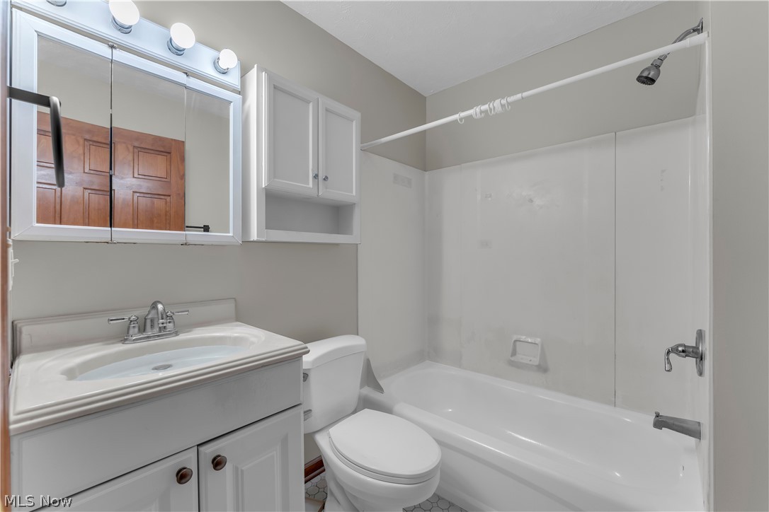 1460 E 204th Street Euclid OH 44117