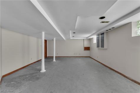 1460 E 204th Street Euclid OH 44117