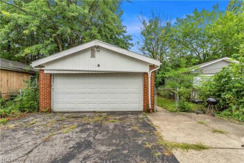 1460 E 204th Street Euclid OH 44117