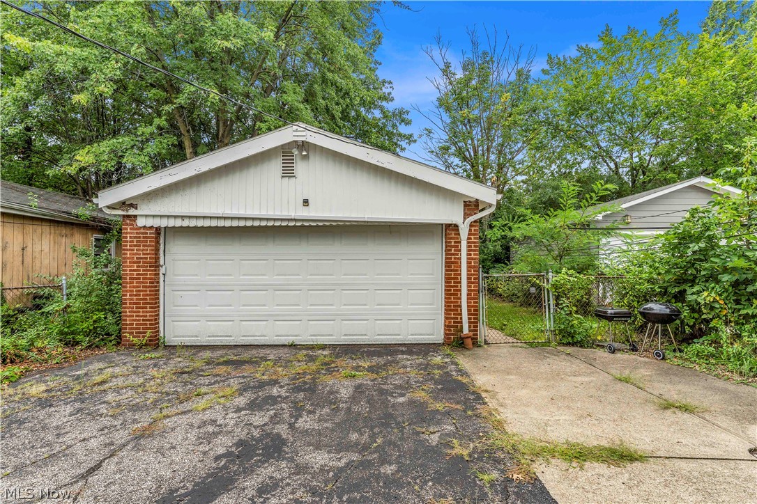 1460 E 204th Street Euclid OH 44117