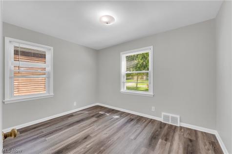 14665 Pease Road Maple Heights OH 44137