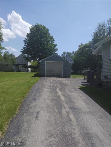 1935 Cherry Hill Avenue Youngstown OH 44509