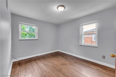 21270 Crystal Avenue Euclid OH 44123