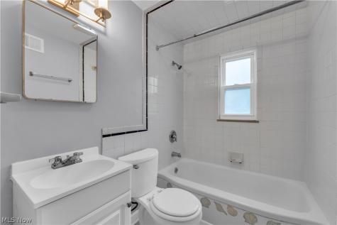 21270 Crystal Avenue Euclid OH 44123