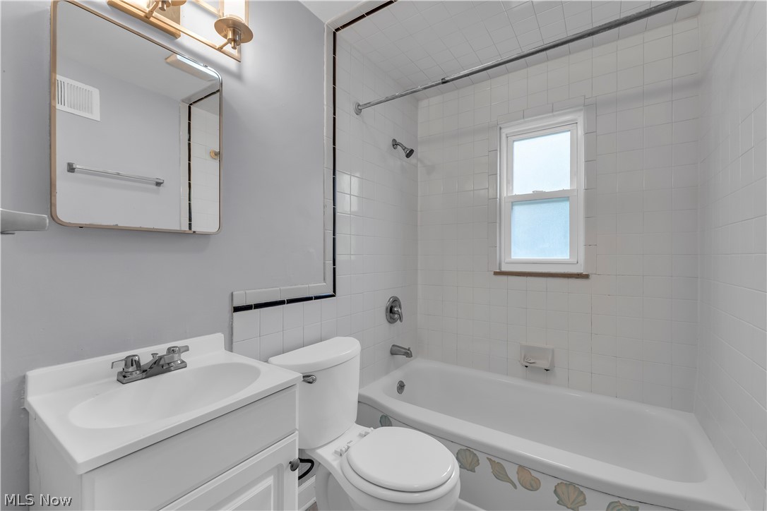 21270 Crystal Avenue Euclid OH 44123