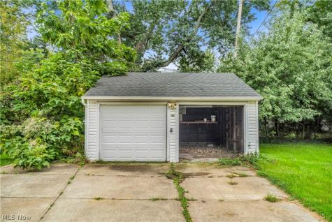 21270 Crystal Avenue Euclid OH 44123