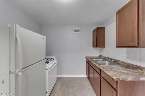 21270 Crystal Avenue Euclid OH 44123