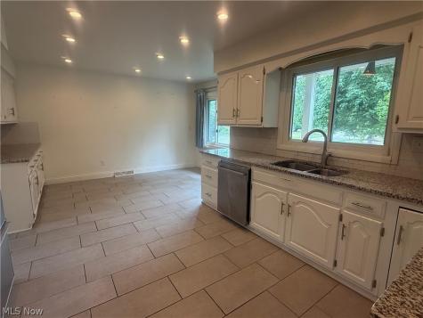 26201 Annesley Road Beachwood OH 44122