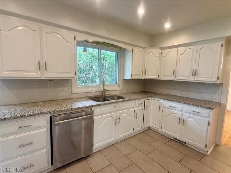 26201 Annesley Road Beachwood OH 44122