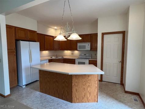 6456 S Rim Circle Valley City OH 44280