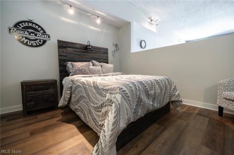 408 W Saint Clair Avenue Cleveland OH 44113