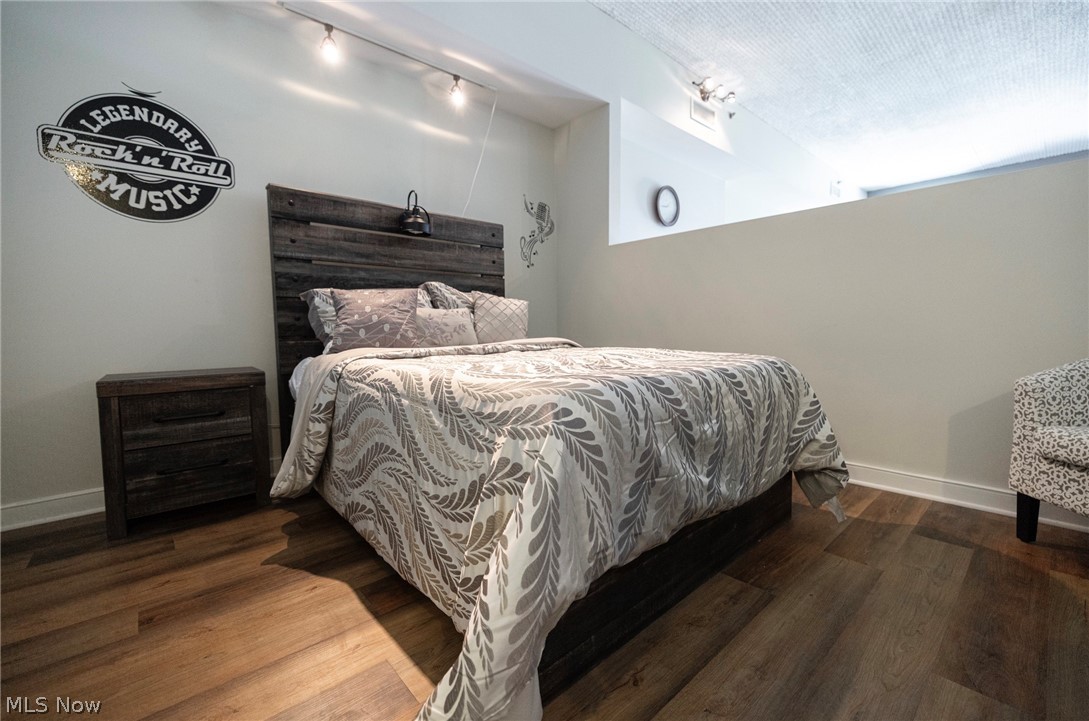408 W Saint Clair Avenue Cleveland OH 44113