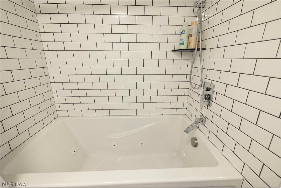 408 W Saint Clair Avenue Cleveland OH 44113