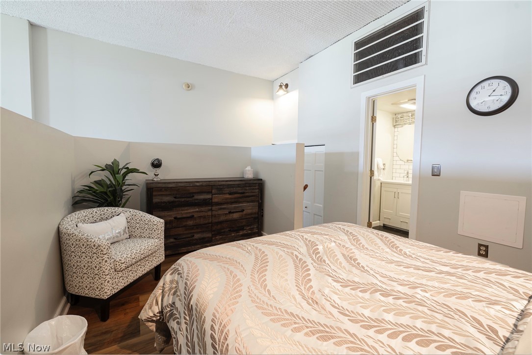 408 W Saint Clair Avenue Cleveland OH 44113