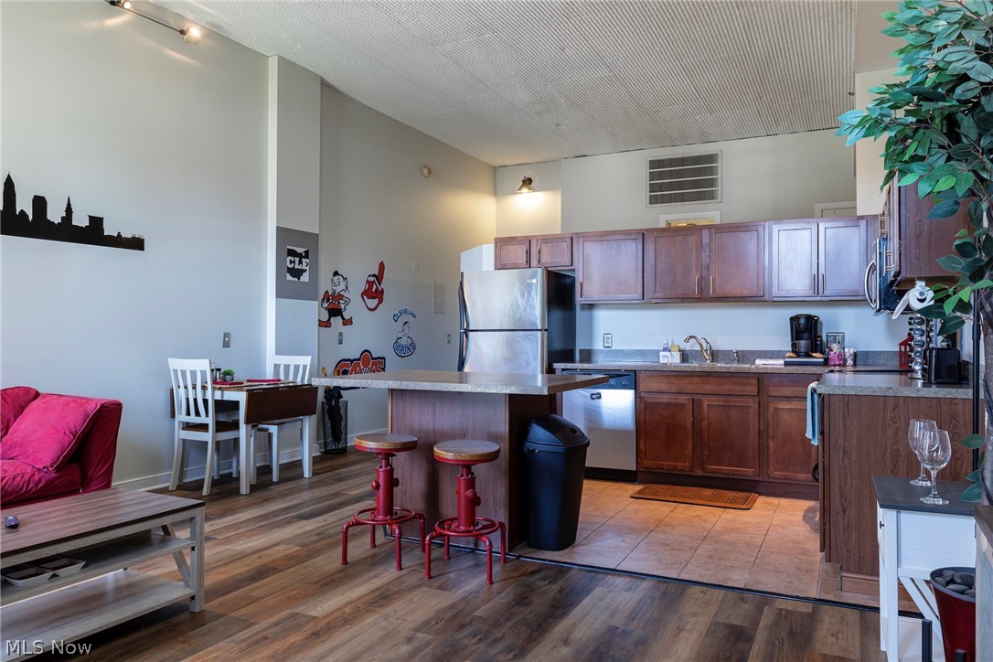 408 W Saint Clair Avenue Cleveland OH 44113