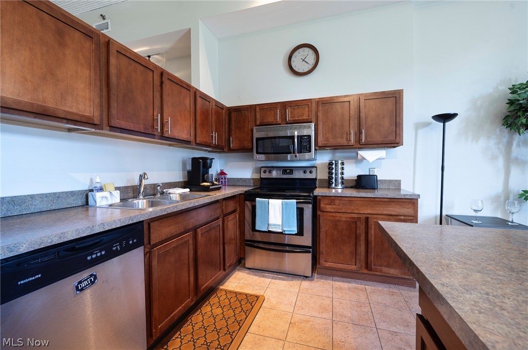 408 W Saint Clair Avenue Cleveland OH 44113