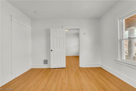 8906 Jeffries Avenue Cleveland OH 44105