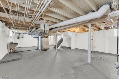 8906 Jeffries Avenue Cleveland OH 44105